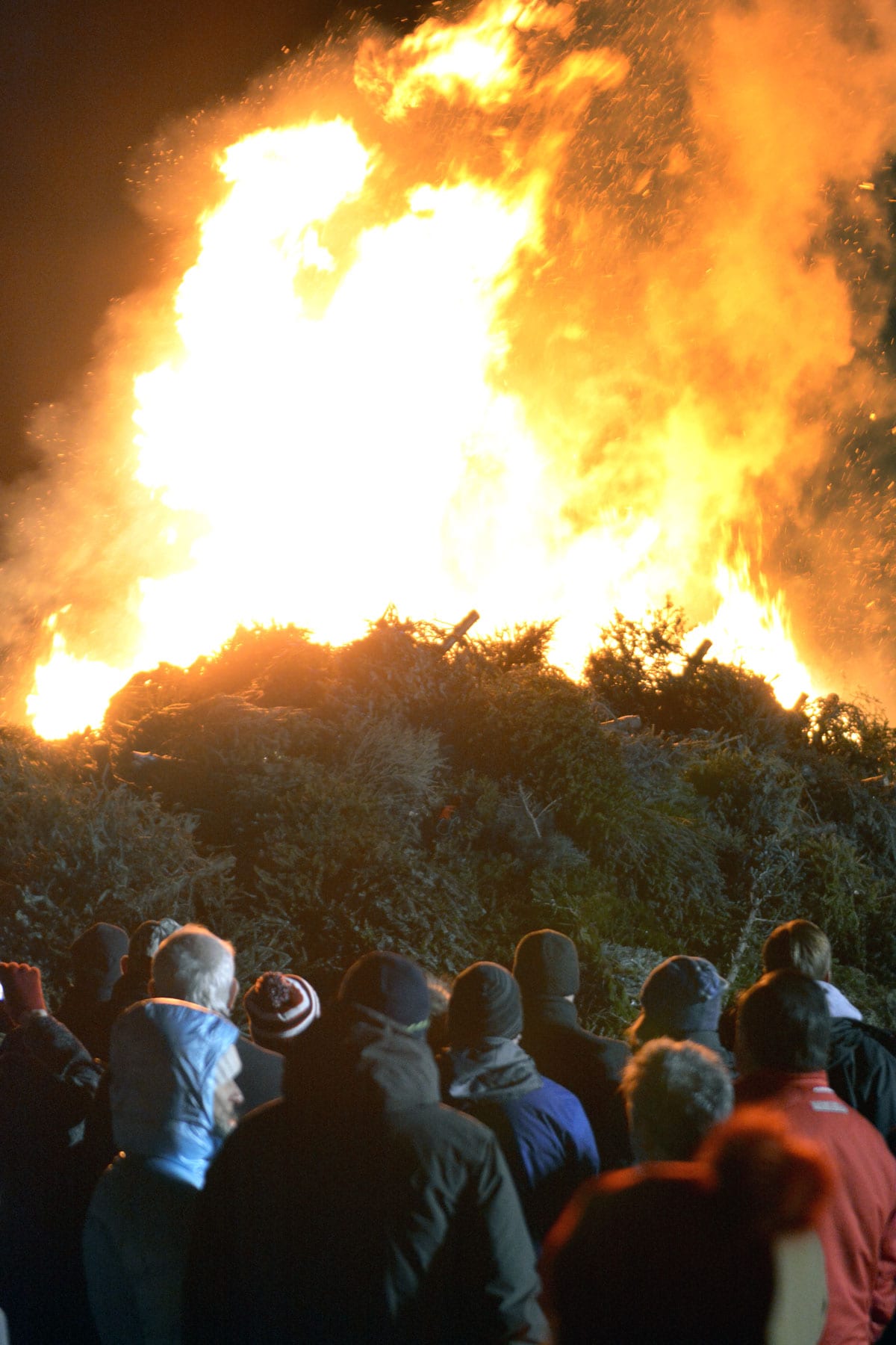 A blazing goodbye to Christmas in Marblehead Itemlive