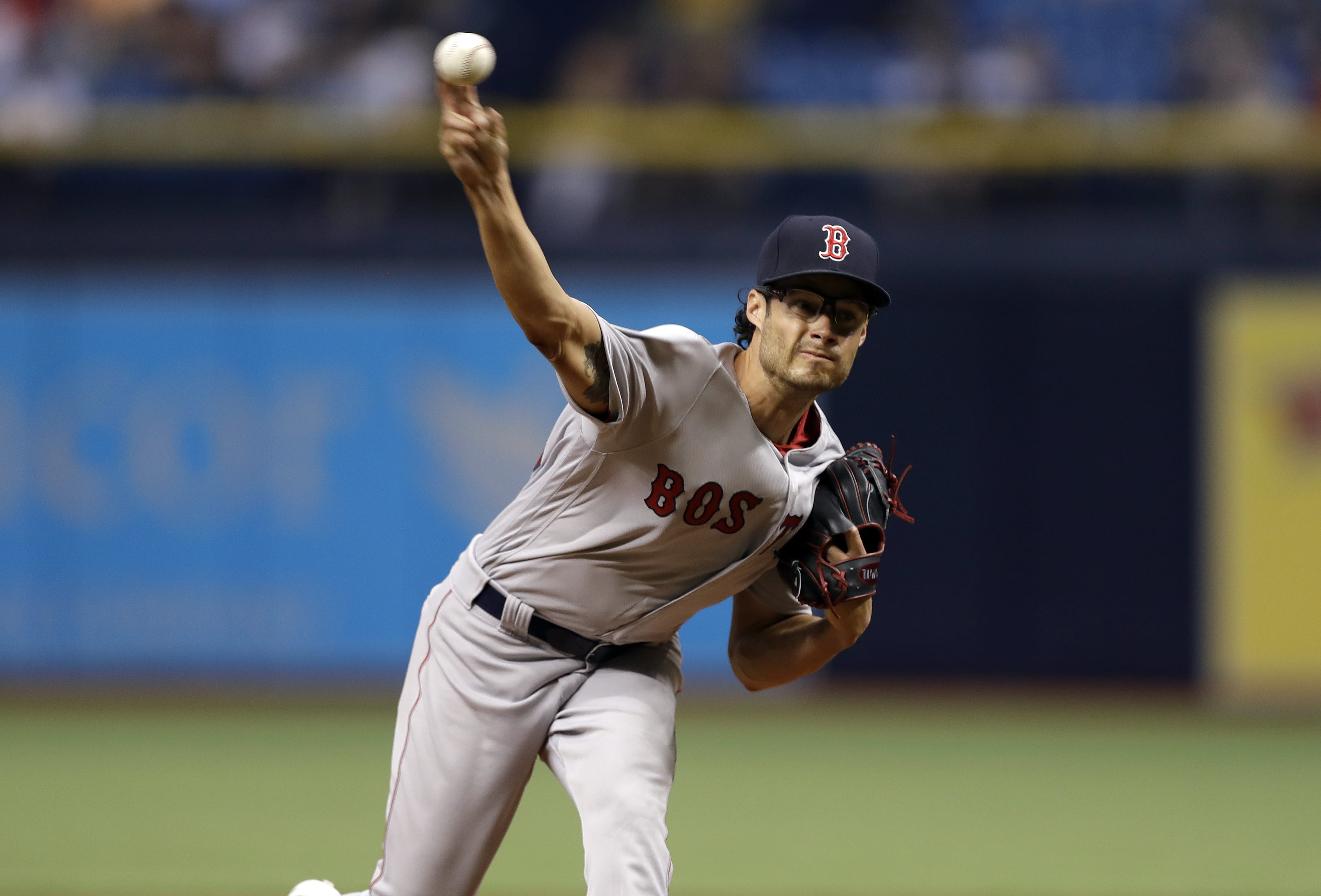 St. Louis Cardinals pitcher Joe Kelly, right, talks with pitcher