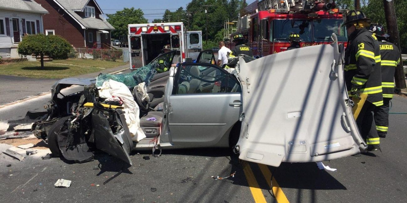 Saugus Car Crash Sends Driver To The Hospital - Itemlive : Itemlive