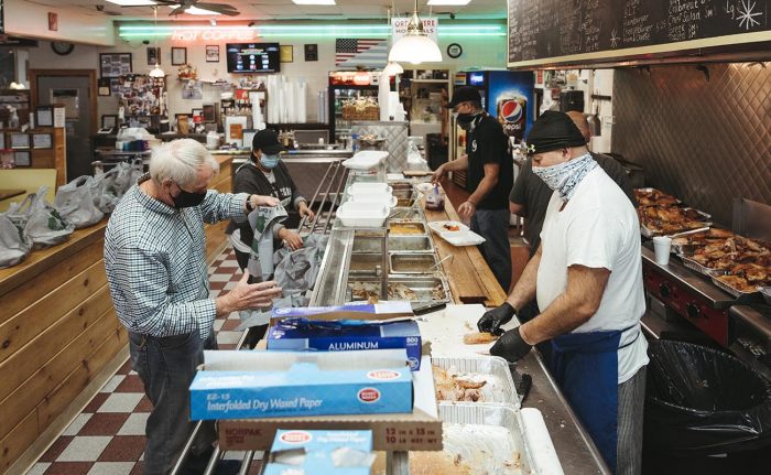 Lynns Brothers Deli Serves More Than 1200 Free Thanksgiving Meals