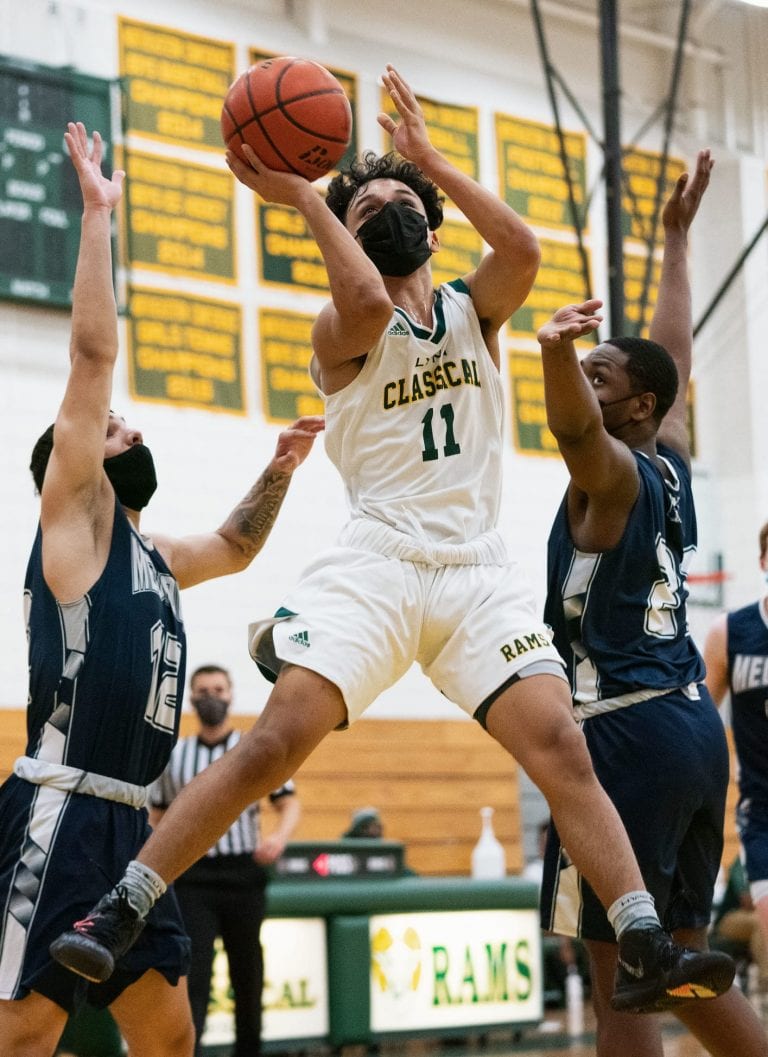 Lynn Classical Boys Basketball Pushes Past Gbl Foe Medford - Itemlive 