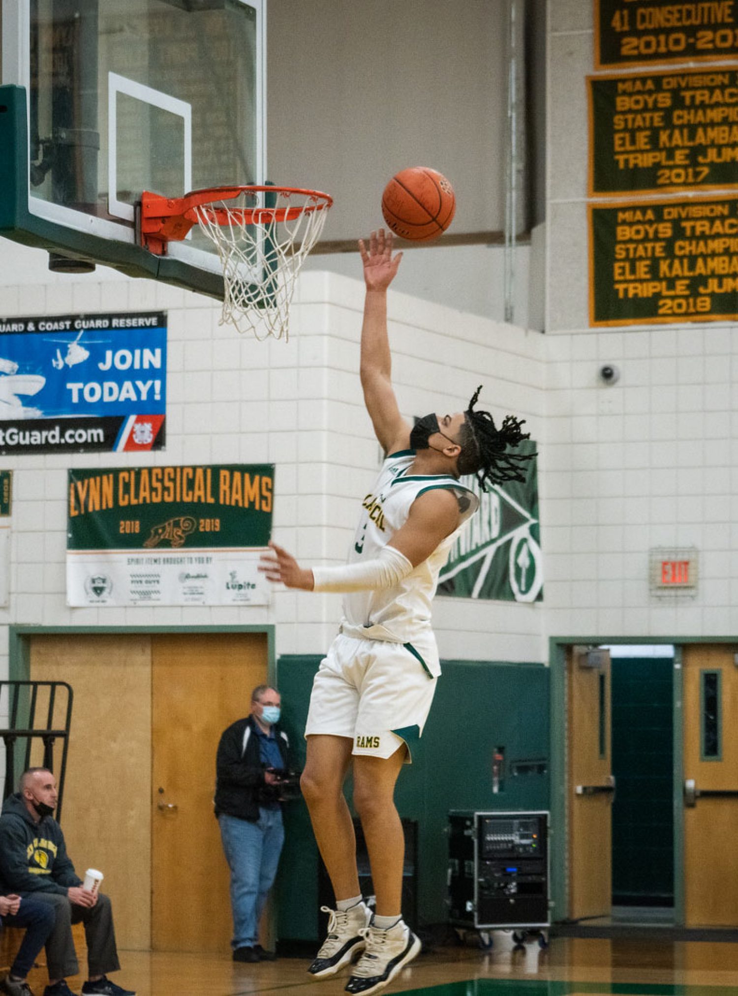 Lynn Classical boys basketball topples Somerville in season opener