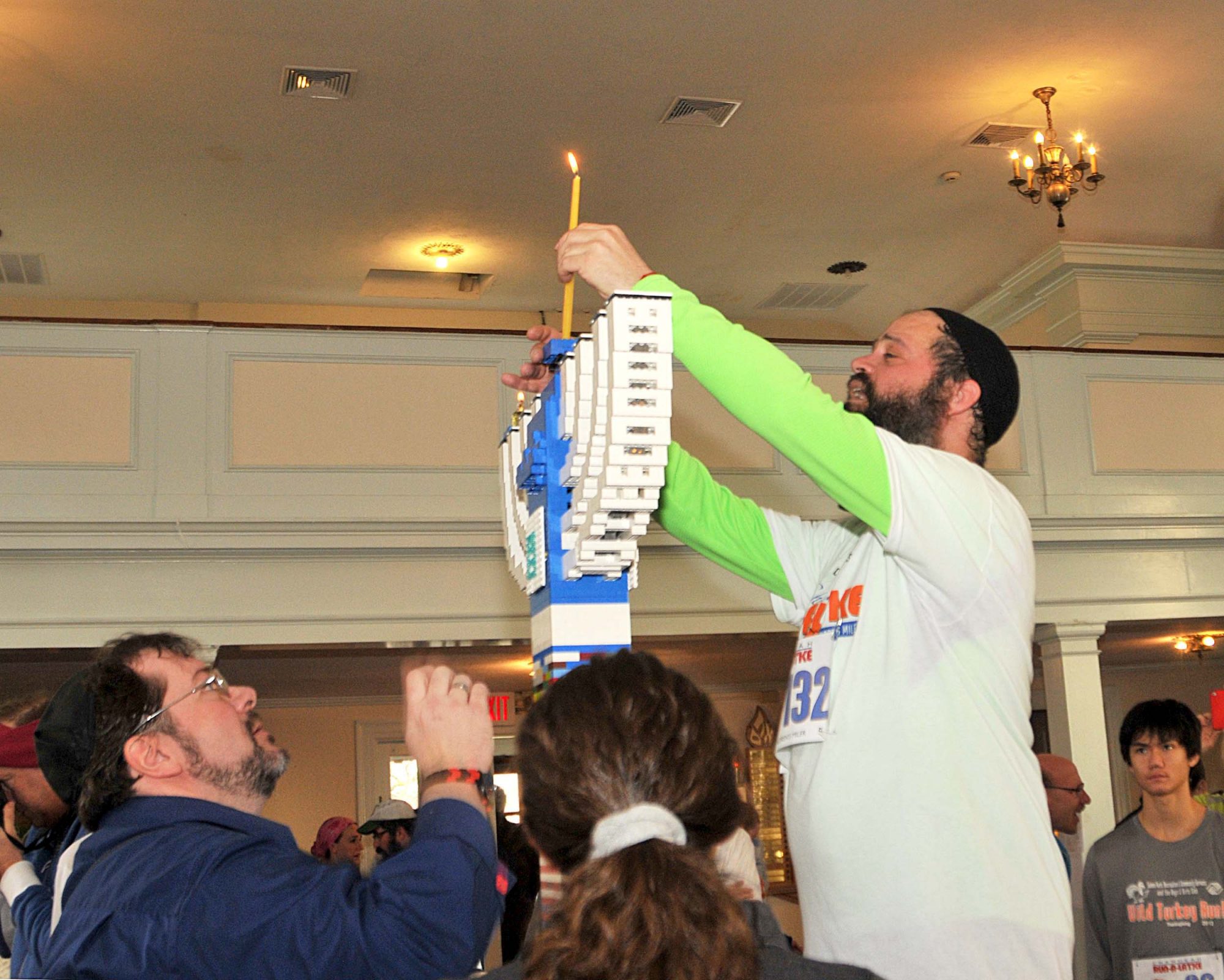 Happy Hanukkah: Remember To Extinguish Your Menorah - Itemlive