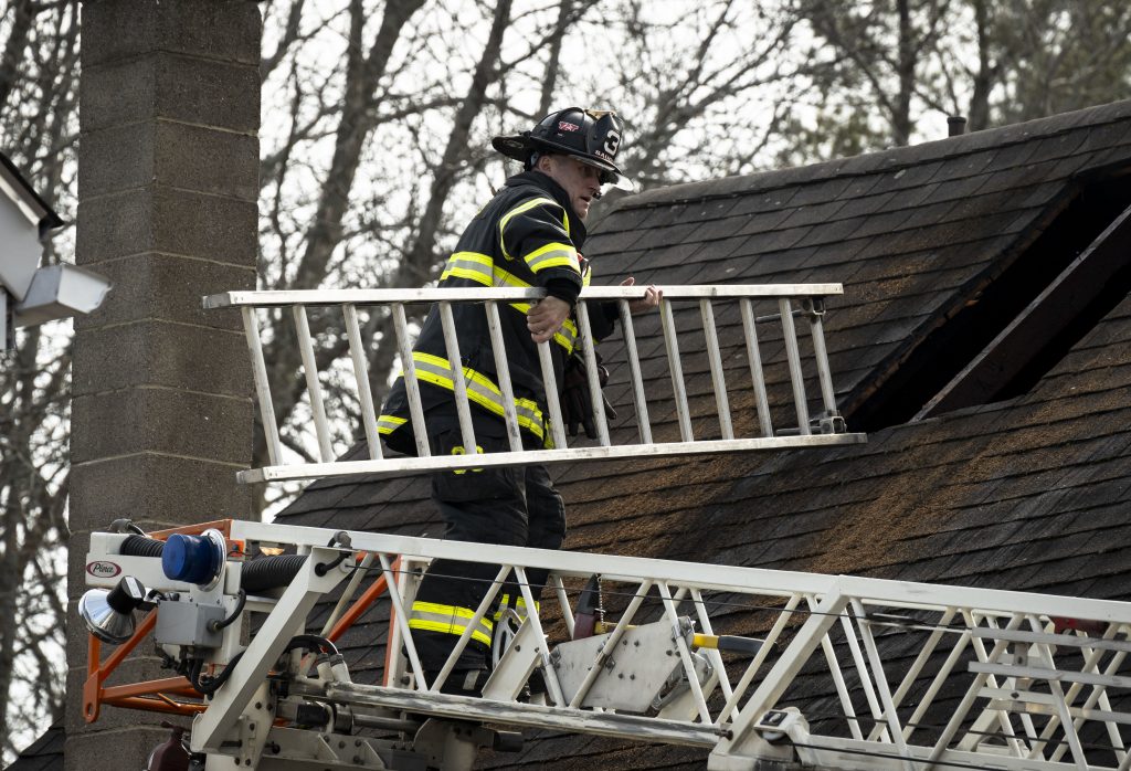 Fire breaks out in Saugus home