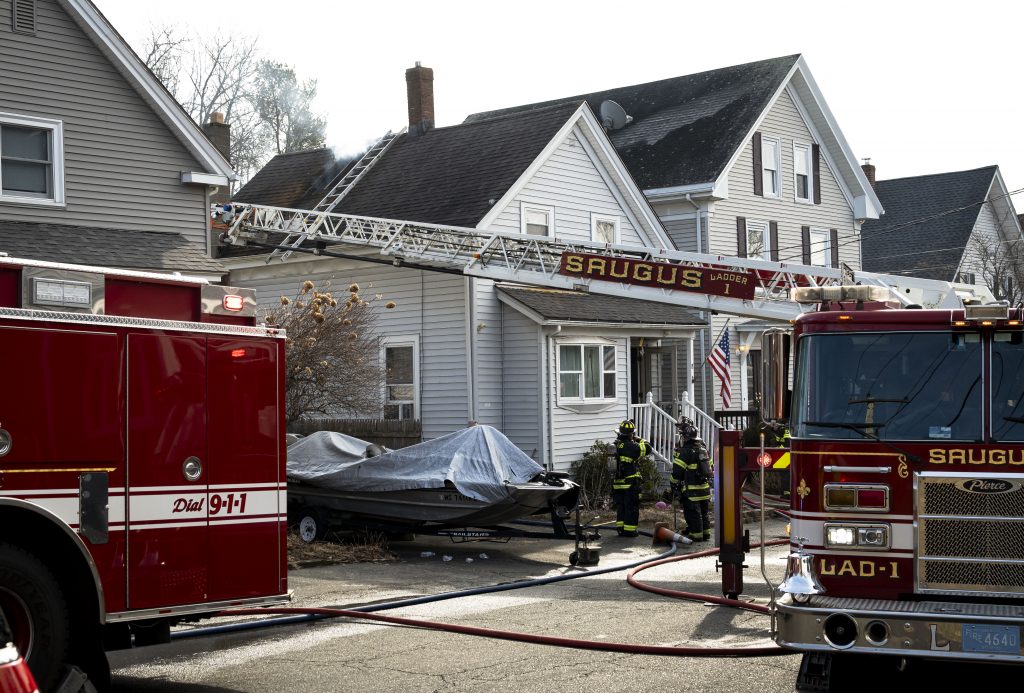 Fire breaks out in Saugus home