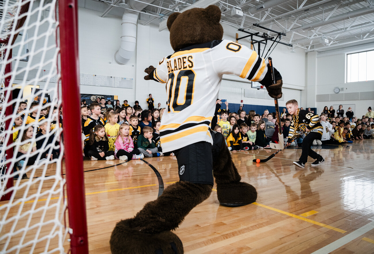 Lynnfield kids learn fitness with the Bruins