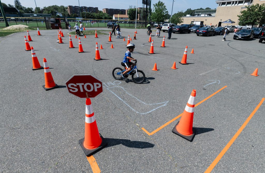 RS252809_8_12_25_Bike_safety_with_Lynn_Police_8_web