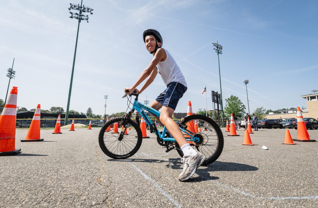 RS252813_8_12_25_Bike_safety_with_Lynn_Police_10_web