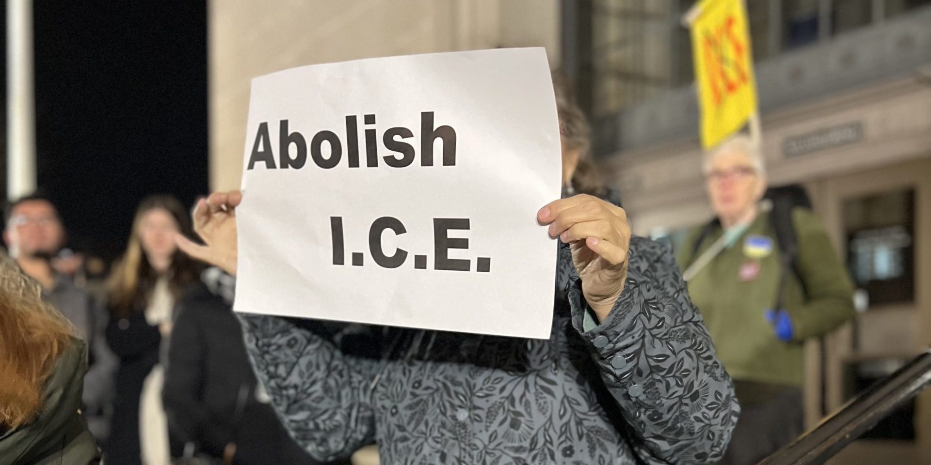 Lynn Residents hold candlelight vigil for immigrant rights - Itemlive