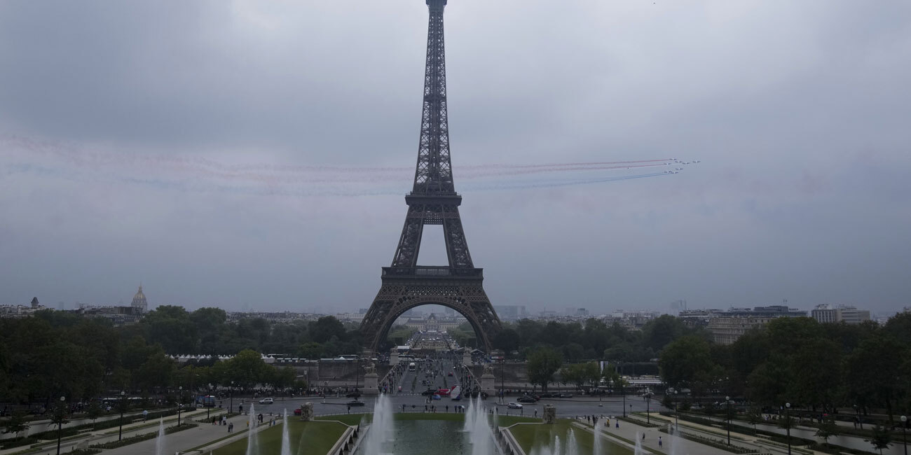 30 Marblehead students snowbound in Paris