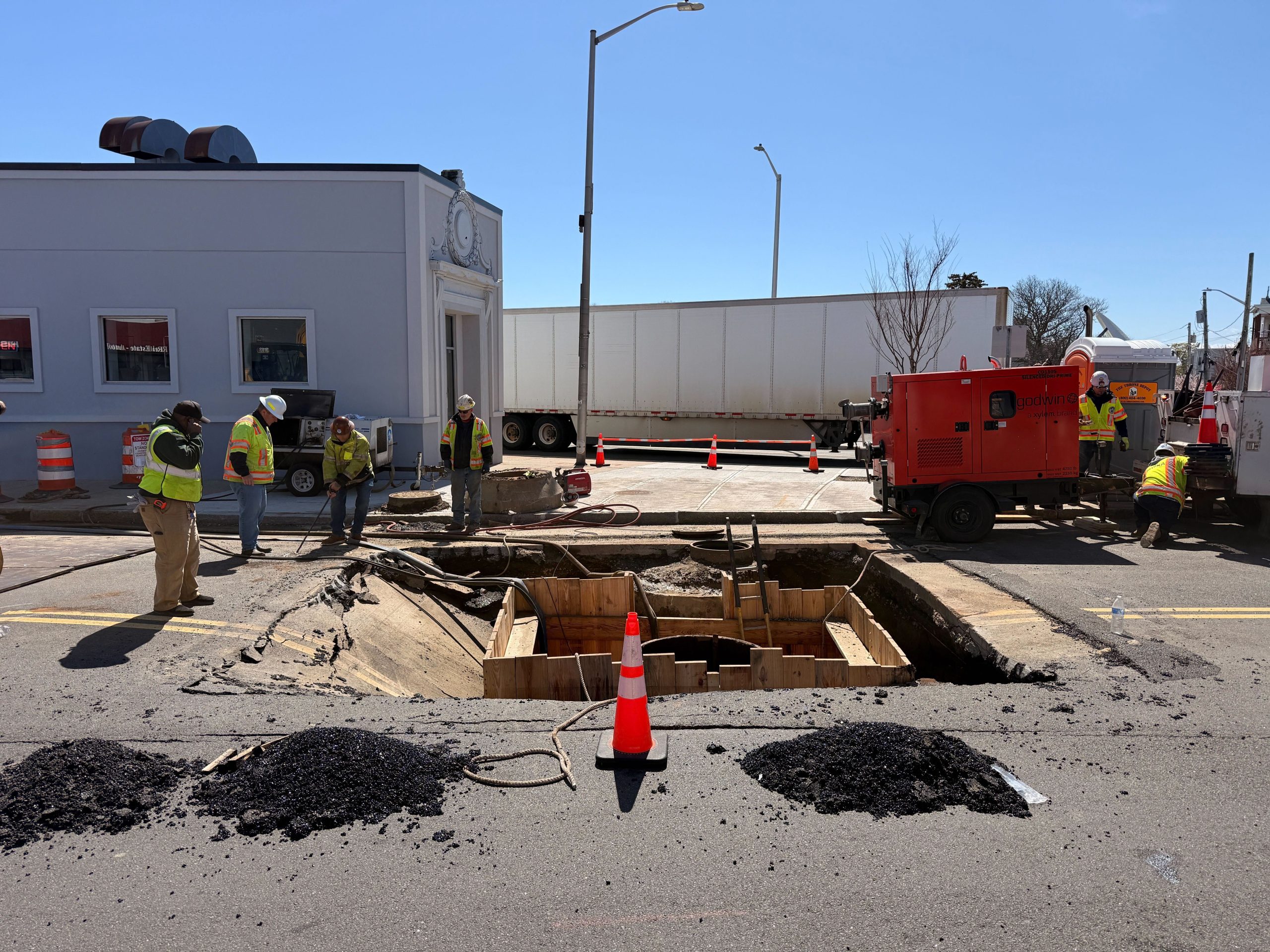 Sinkhole causes major flooding in Lynn businesses