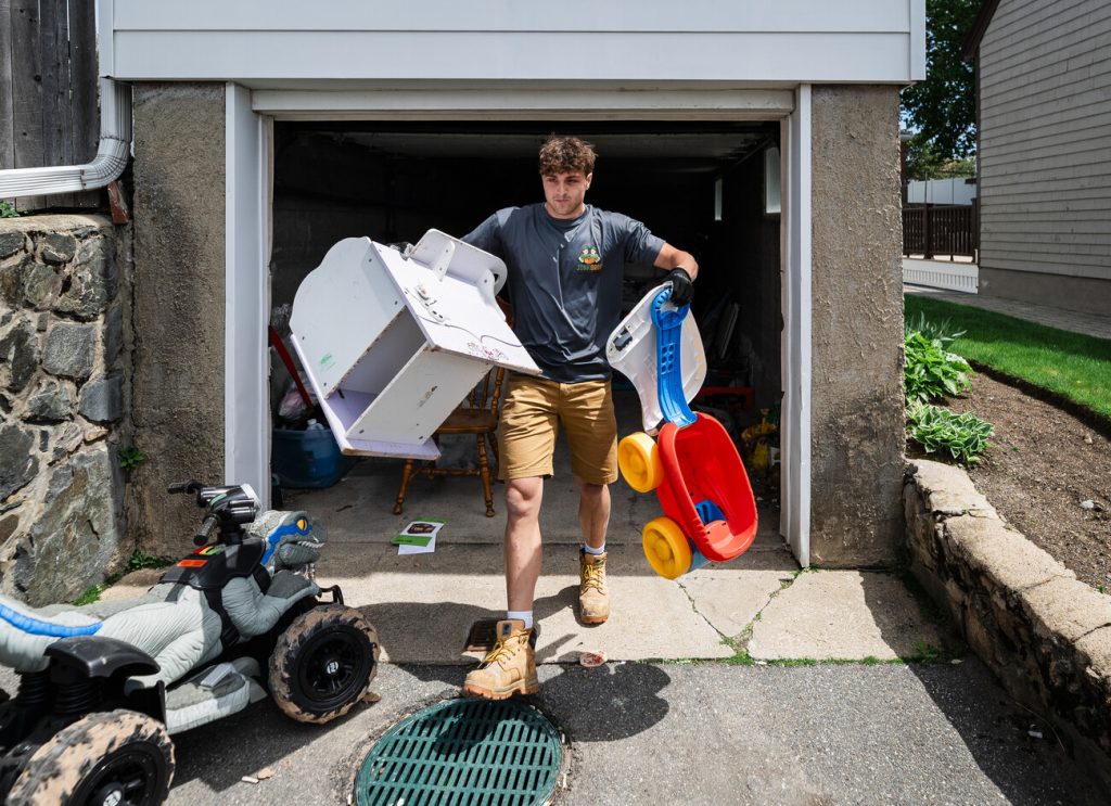 Saugus brothers clean up - Itemlive