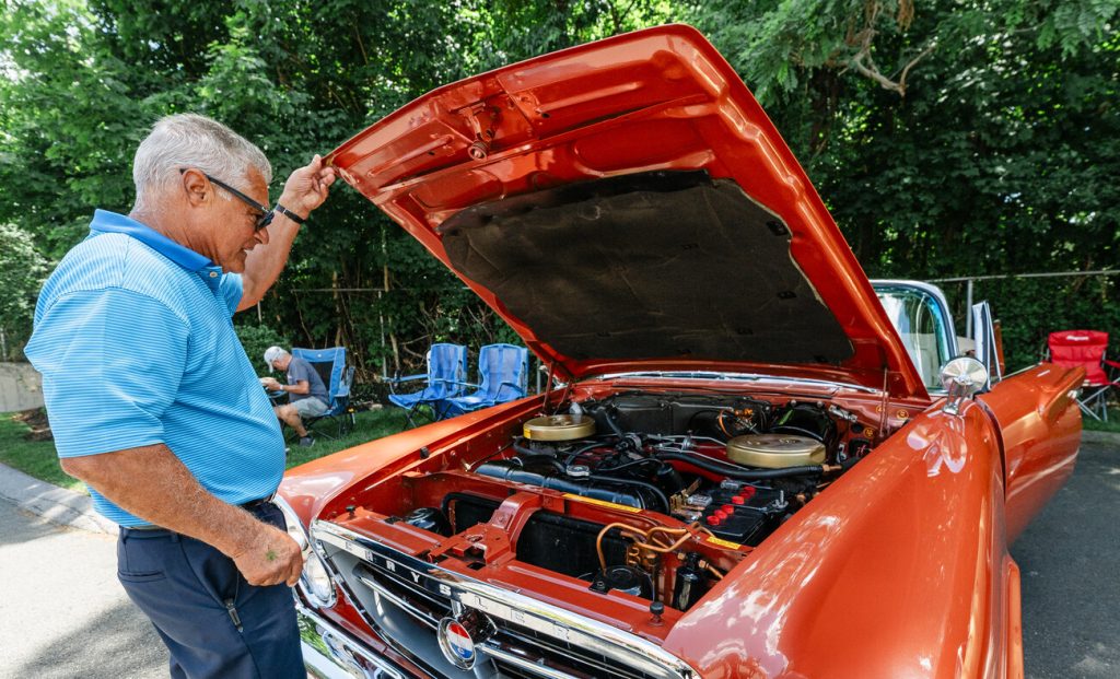 Antique cars bring smiles to Peabody seniors