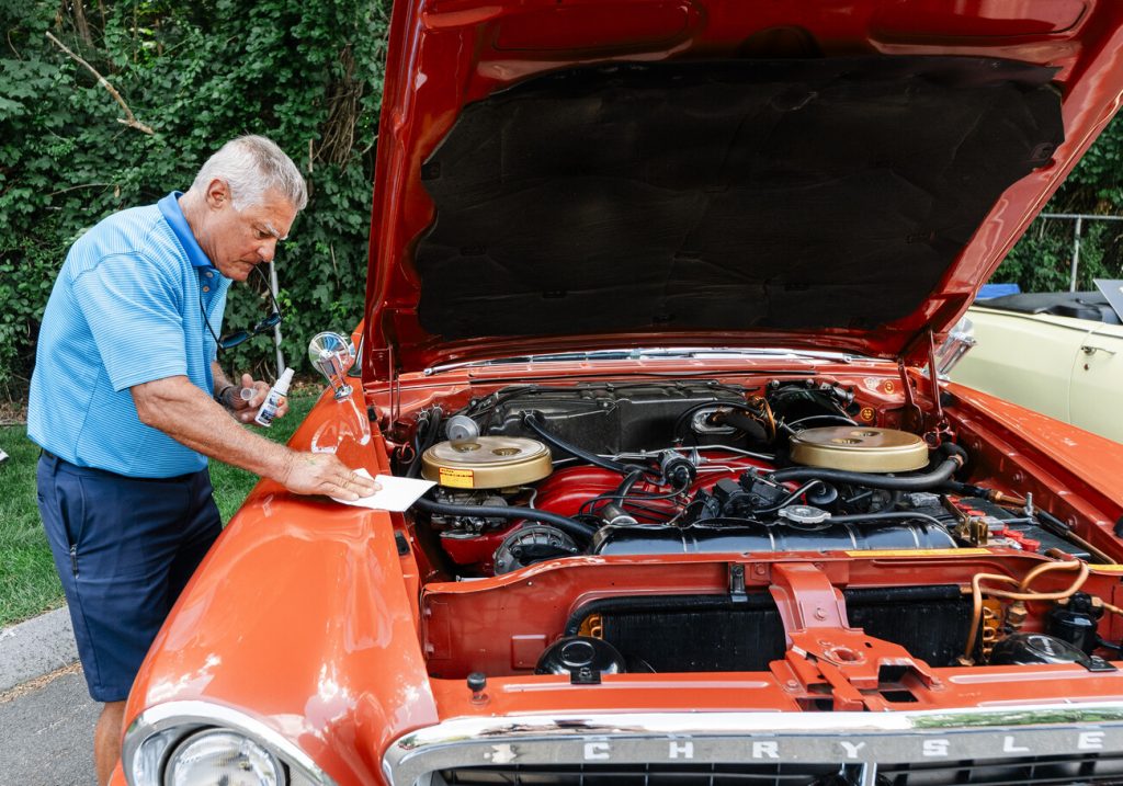 Antique cars bring smiles to Peabody seniors